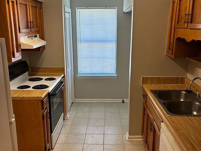 415 Admirals Walk Dr — Photo 8
