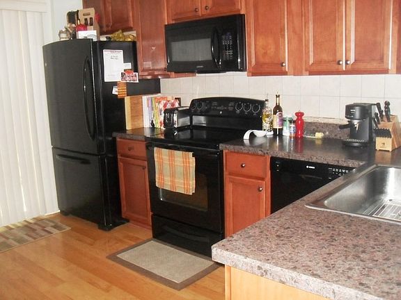 4th image of 94 Pepperbush Pl