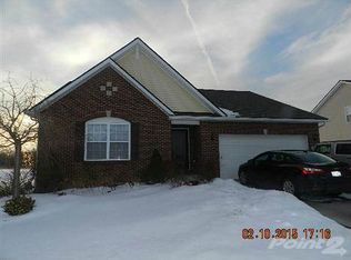 28880 Apple Blossom Dr, Flat Rock, MI 48134