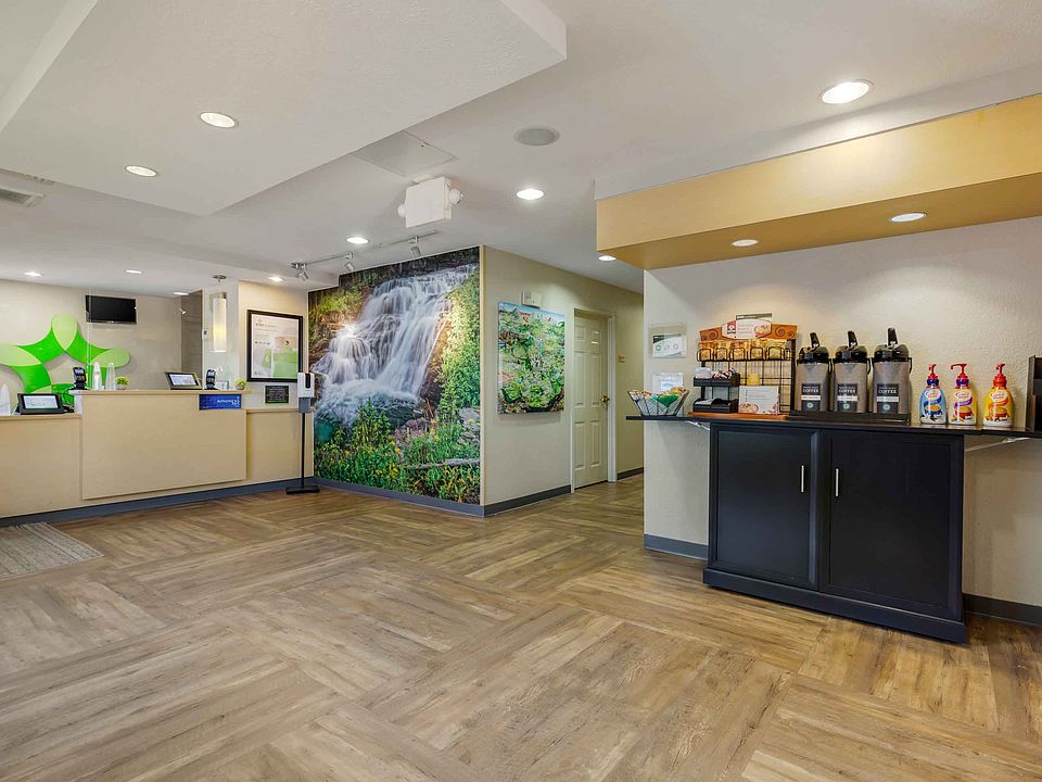 Lobby and Guest Check-in