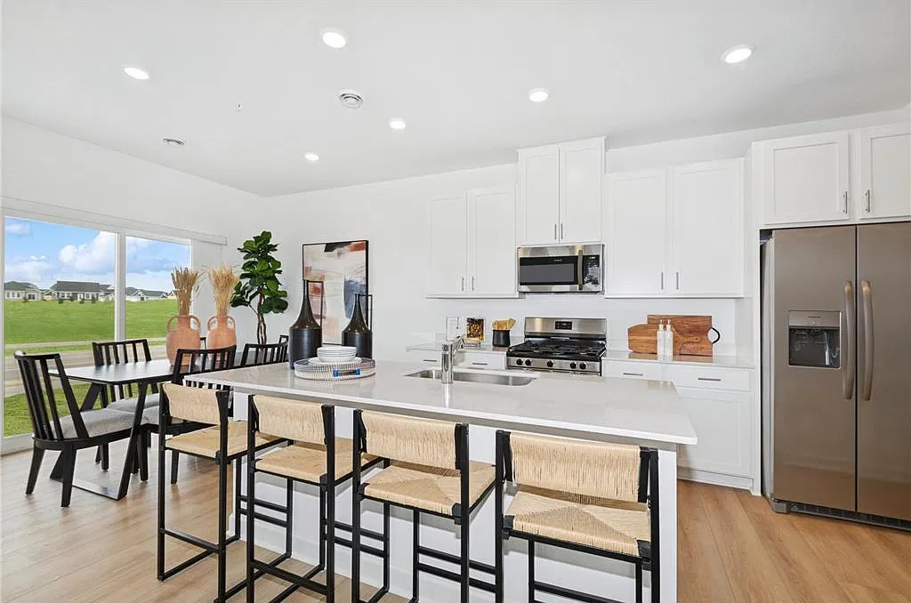 3 bed, 2.5 bath, 1714 sqft, $2,495 — Photo 3