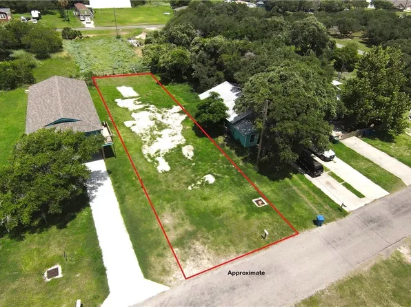 1117 S Fuqua St, Rockport, TX 78382