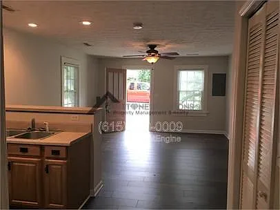 405 Granbury St — Photo 5