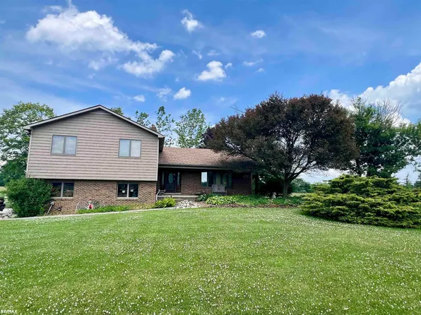 9718 Lindsey Rd, Casco, MI 48064