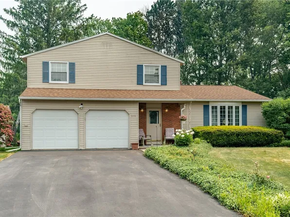 8140 Crimson Cir, Clay, NY 13041