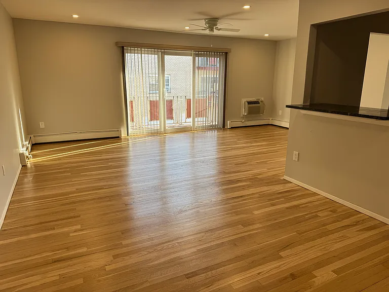 292 Hoover Ave #6 — Photo 8