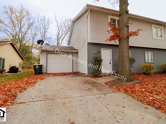 2nd image of 2303-2305 Versailles Village Pl #2B-1BA-1200SQFT