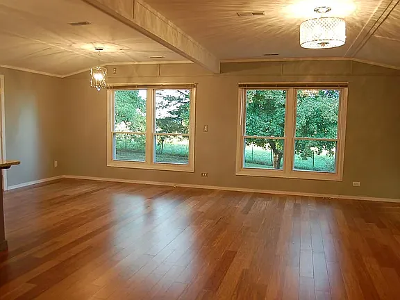 1219 Clover Hill Ln — Photo 5