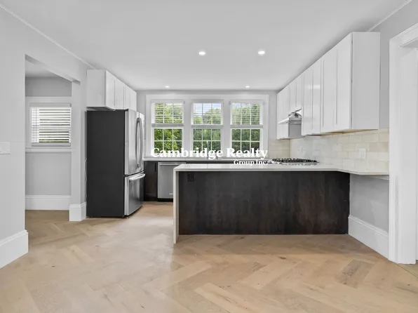 476 Heath St #T, Chestnut Hill, MA 02467