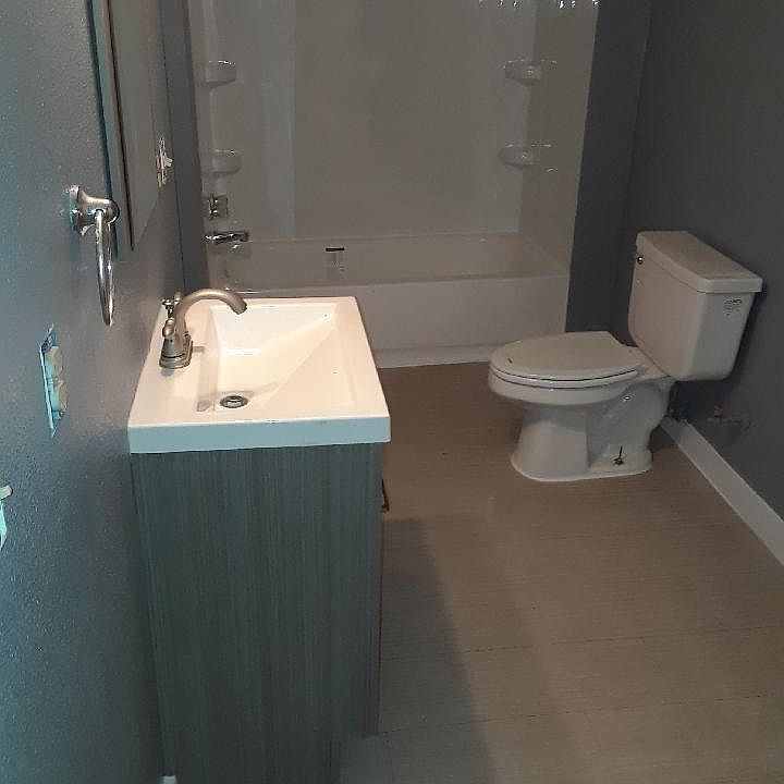 2nd image of 520 E 8th St