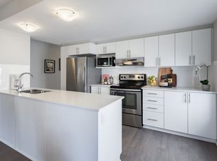 1811 A Frobisher Ln #1843B, Ottawa, ON K1G 4G9
