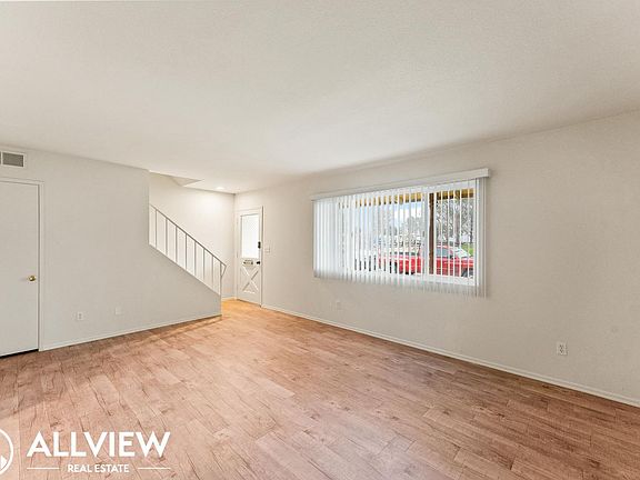 4th image of 16731 Bartlett Ln