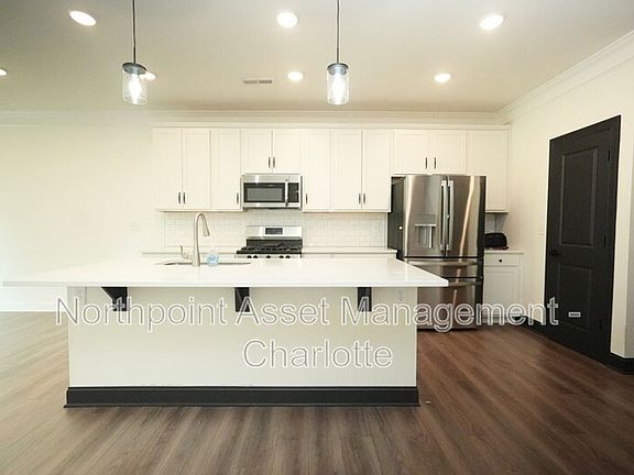 3rd image of 4016 Rothwood Ln