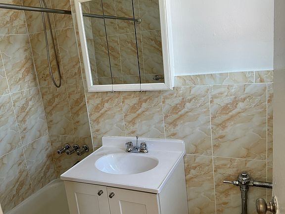 5th image of 14212 41st Ave APT 4C