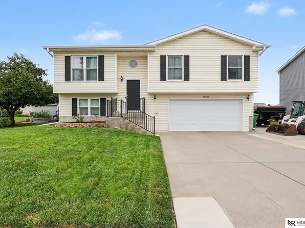 10821 N 136th St, Waverly, NE 68462