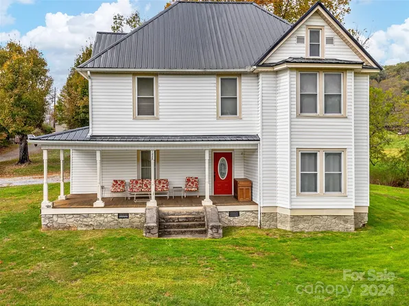 1426 Poison Cove Rd, Clyde, NC 28721