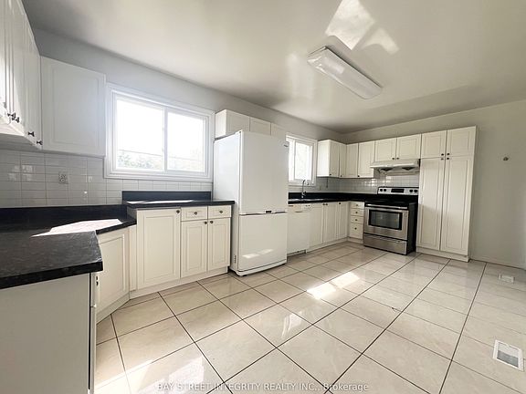 4th image of 27 Tollerton Ave
