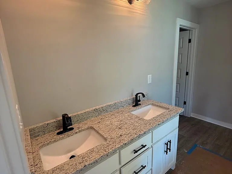815 Whitehall Rd — Photo 12