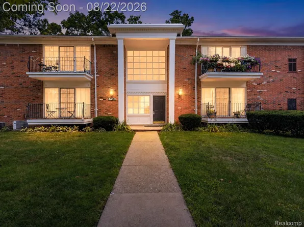 448 Fox Hills Dr N #A-4, Bloomfield Hills, MI 48304