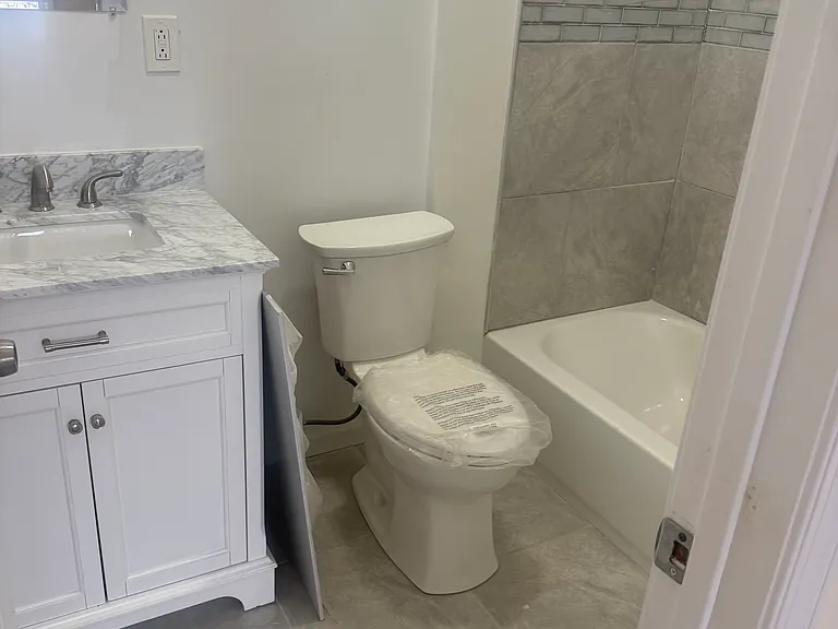 828 S 15th St #2R — Photo 3