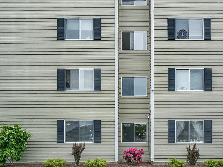 Lakeview — Photo 35