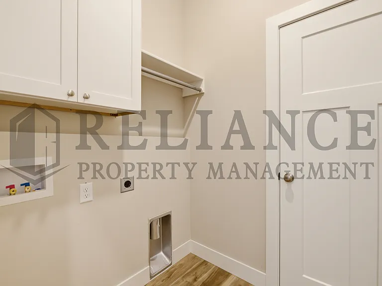 525 E Elmwood St — Photo 29
