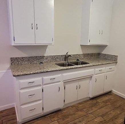 4th image of 239 E Buckthorn St #6