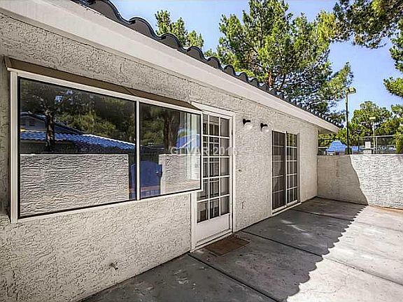 5th image of 2108 Willowbury Dr Unit A