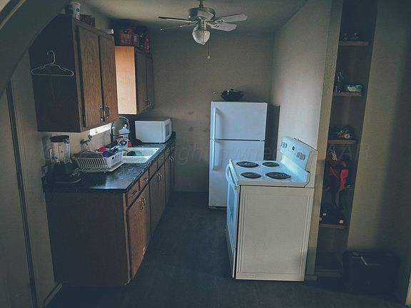 2nd image of 621 S Ash St