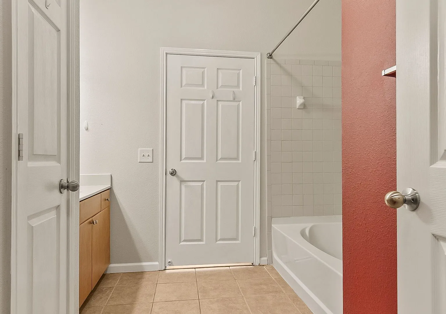 Midtown Village 3 Bed/3 Bath Condo! Available Fall 2026! — Photo 4