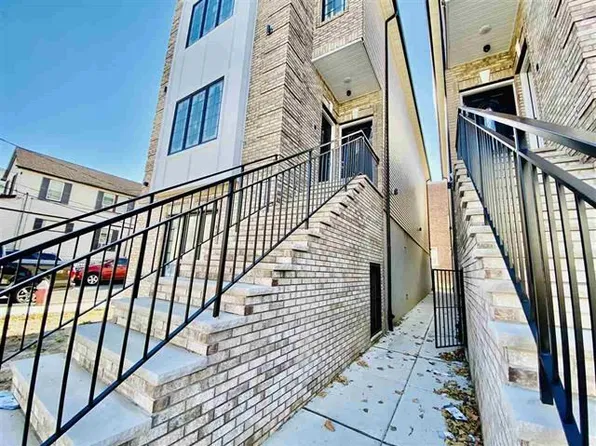 63 Linden Avenue image 2 of 9