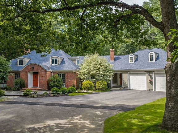 2nd image of 8 Buttercup Ln
