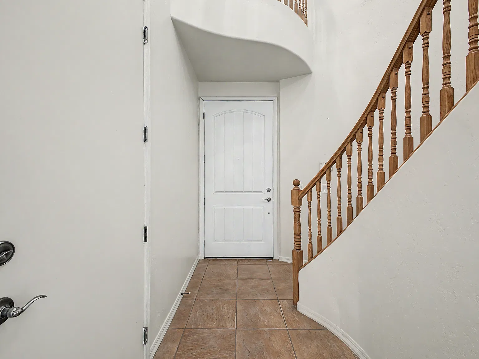 3 bed, 3010 sqft, $3,135 — Photo 3