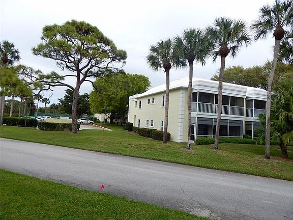 3rd image of 1600 SE Saint Lucie Blvd APT 316