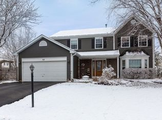 82 Ivanhoe Ln, Cary, IL 60013