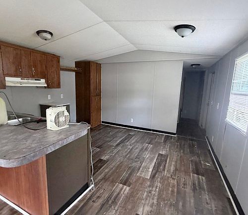4th image of 117 English Ln