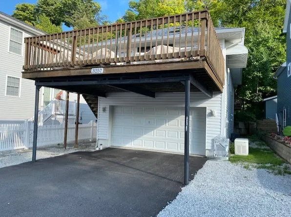 3257 Lake Front Dr, Erie, PA 16505