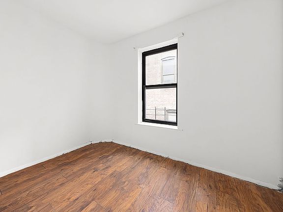 4th image of 343 Bedford Ave Unit D4