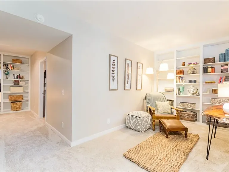 700 Victorian Ct — Photo 25