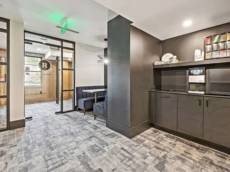 Ruxton Towers Apartments — Photo 36