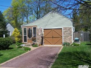 29 Shaw Ave, Babylon, NY 11702