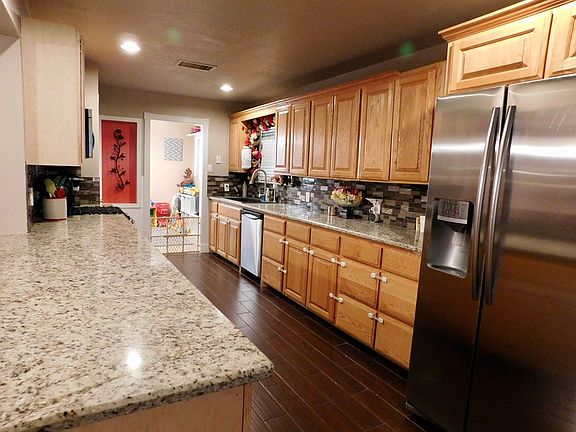 3rd image of 804 W 18th St