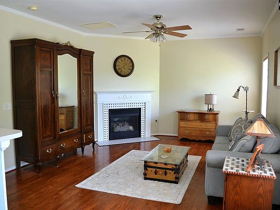 4th image of 7 Lost Creek Pl