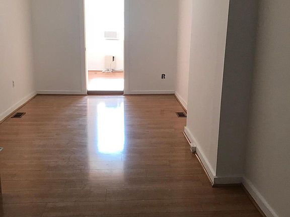 3rd image of 2923-25 Poplar St #1A