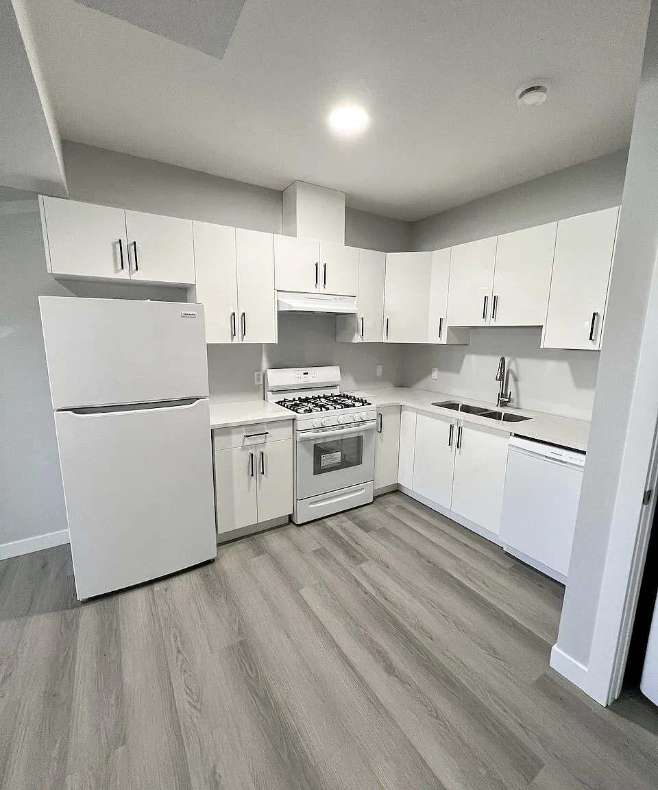 1 Bed 1 Bath Suite For Rent Leduc — Photo 2