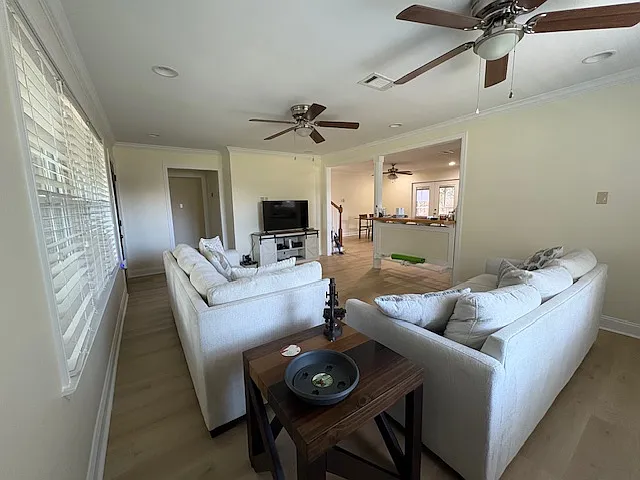 4 bed, 2477 sqft, $850 — Photo 2