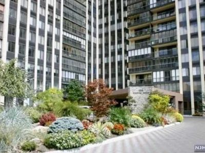 300 Winston Dr APT 3004, Cliffside Park, NJ, 07010