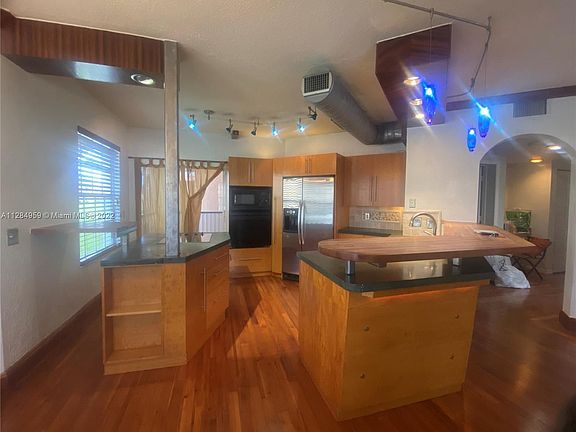 4th image of 1309 Belmont Ln #1309