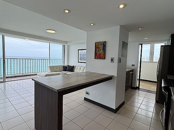 Kitchen entertainment area