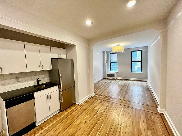 441 W 56th St #3A — Photo 1